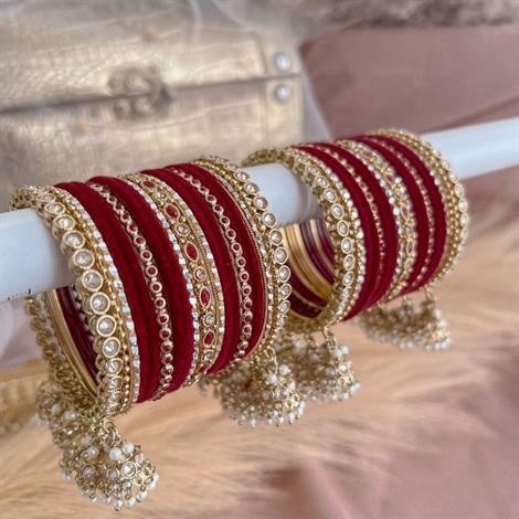 TRENDY BANGLES SETS UPTO 60% OFF